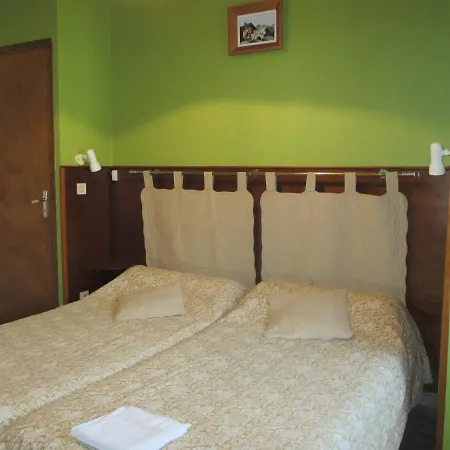 La Cle Des Champs Bed & Breakfast